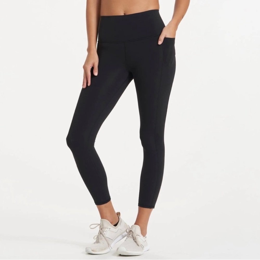 Vuori studio pocket legging short NWT